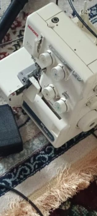 Оверлок машинка срочно продается