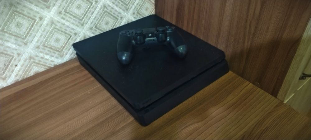 PlayStation 4 Slim 1TB
