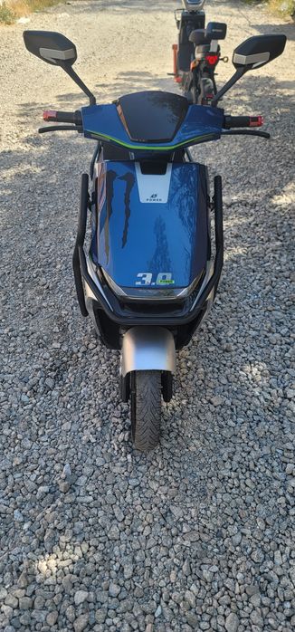 Elektro skutr sotiladi