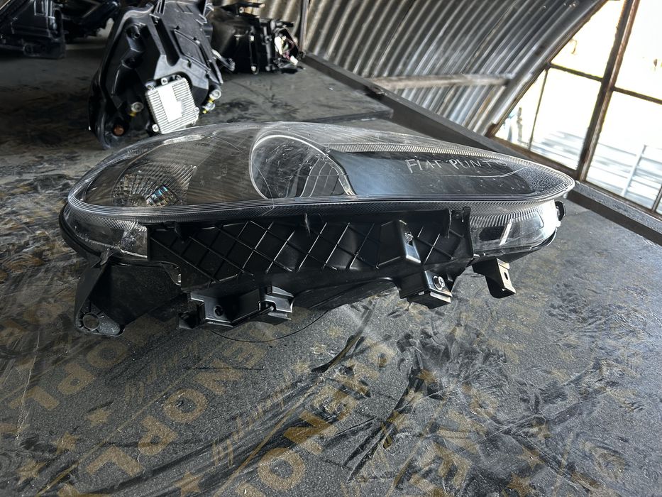 Фар за Fiat Punto