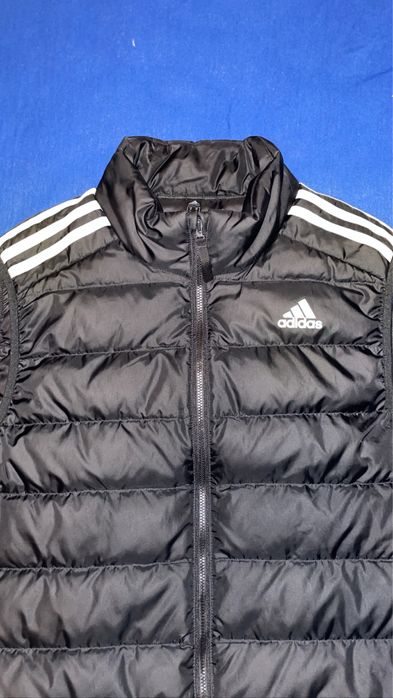 Vesta adidas      (amiri,nike,jordan 4,jordan1,bape,Versace)