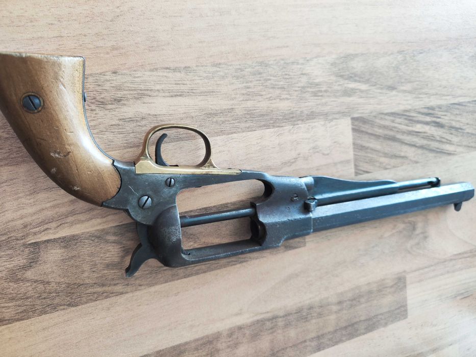 Автентичен пистолет:Colt Black Powder Only 44 Caliber Made in Italy