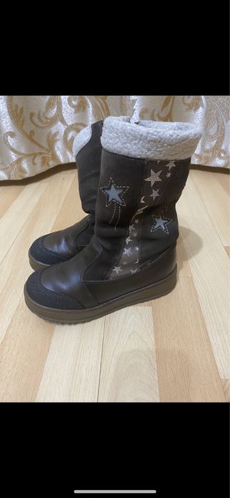 Срочно продам зимние сапоги на девочку