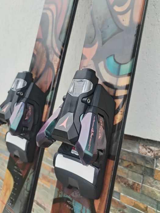 Atomic Bent 90 echipate cu legaturi Atomic Strive 12 GW