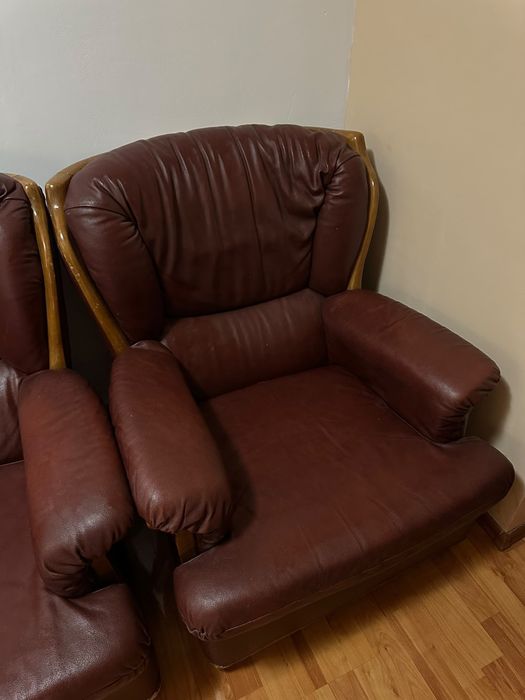 Canapea din piele cu scaune din piele