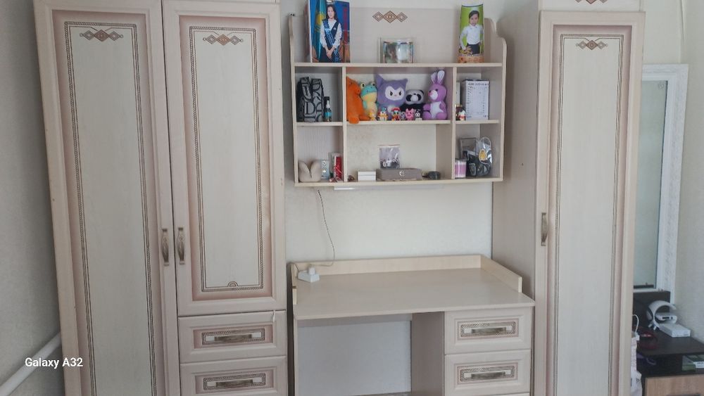 Продам подростковый гарнитур.