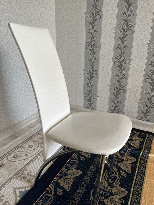 Орындықтар ас бөлмесі, былғарымен жасалған,