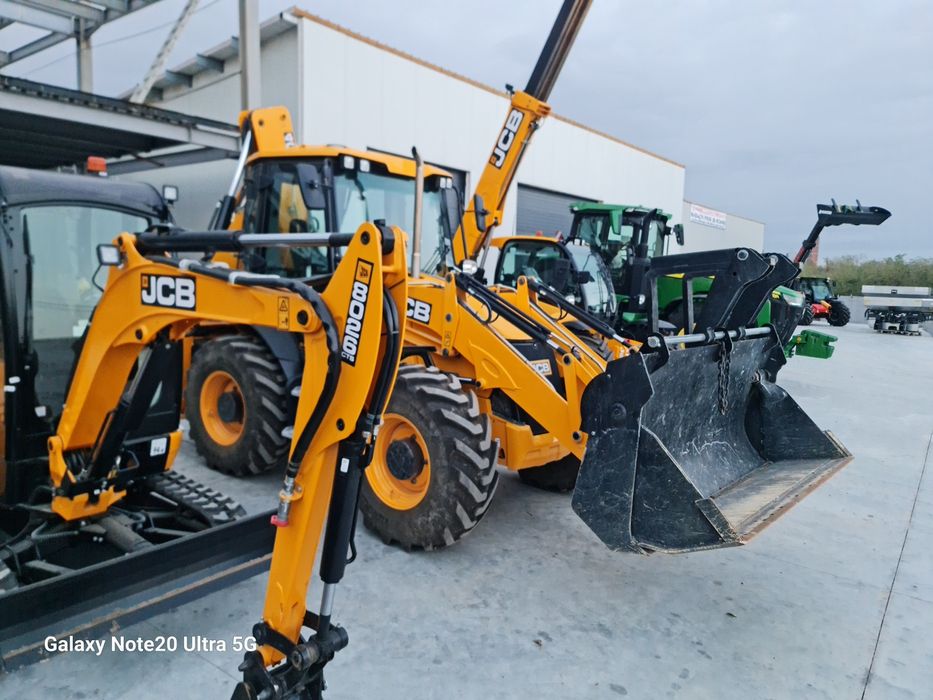 Inchiriez buldoexcavator, inchiriez, miniexcavator, Manitou, incarcato