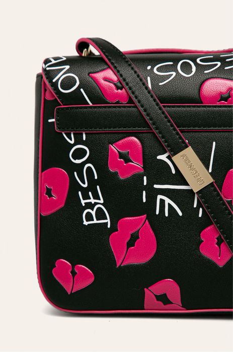 Love moschino оригинална чанта с принт