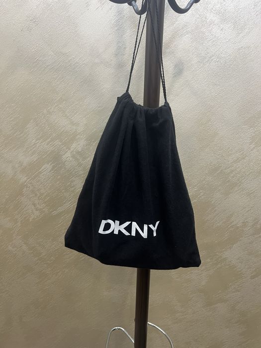 Дамска чанта DKNY