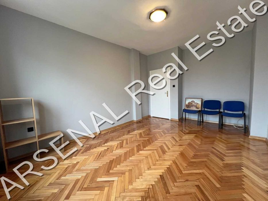 Дава се под наем Четиристаен апартамент в София, Център - 115 кв.м за 850 € - Снимка #2