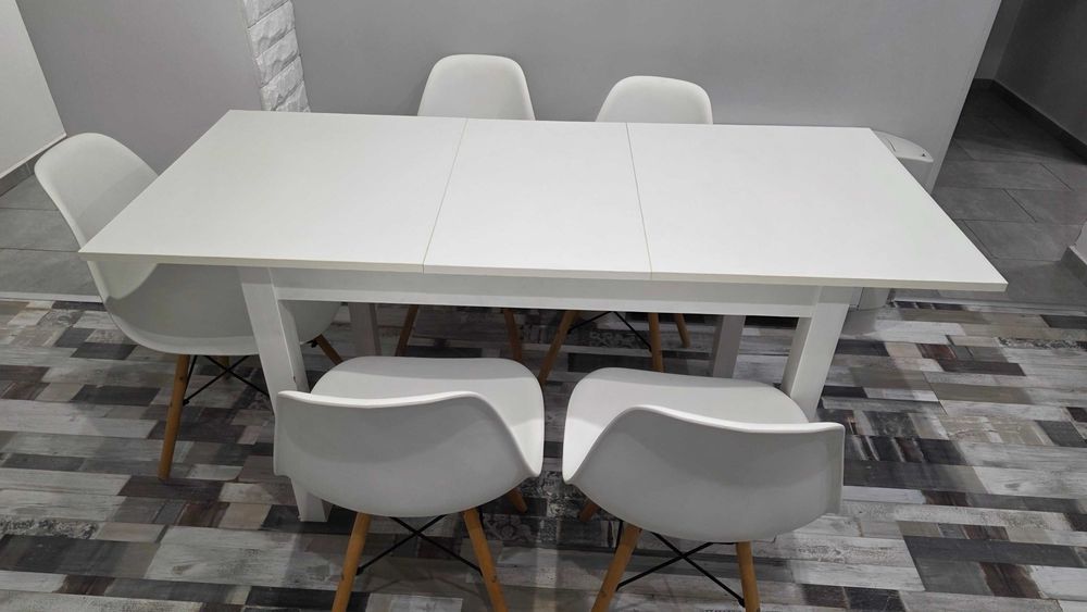 Маса със столове