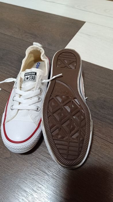 Vand teniși converse