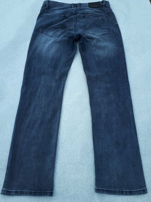 Продам джинсы мужские