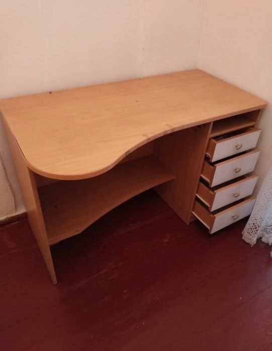 Продам стол  с полками
