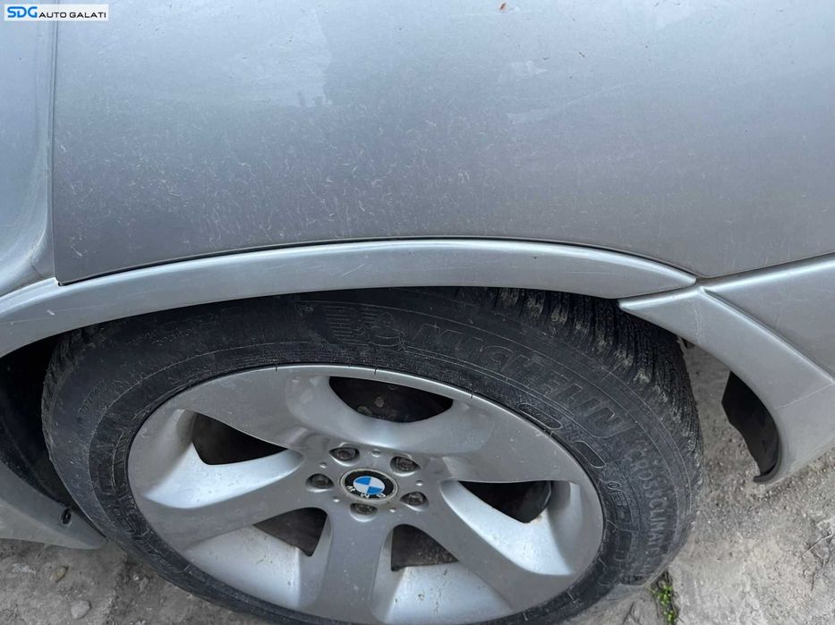 Bandou Ornament Trim de pe Aripa Stanga Spate BMW E53 X5 Facelift 2003 - 2006 Culoare 354/7 Titansilber Metallic