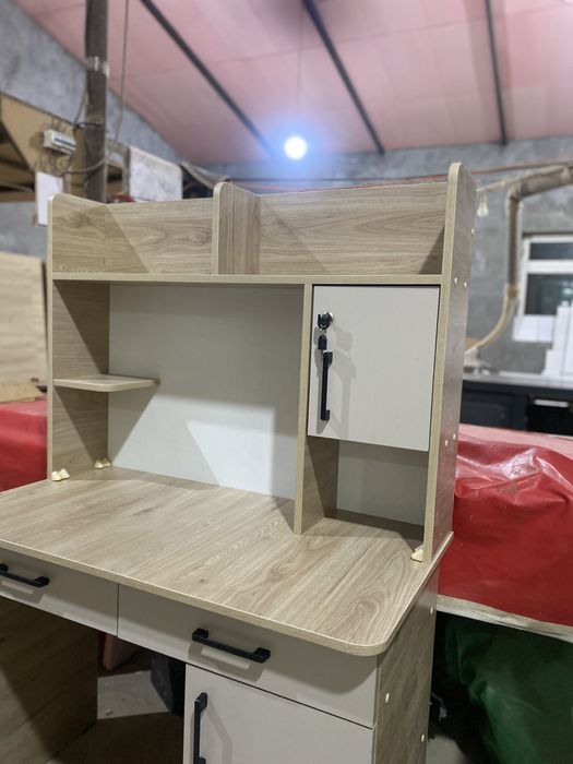 Письменный стол