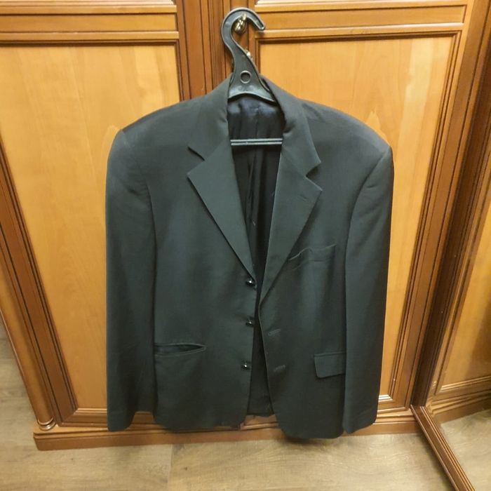 Костюмы и пиджаки продам