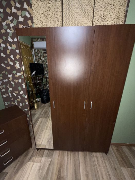 Скрин и гардероб в отлично състояние