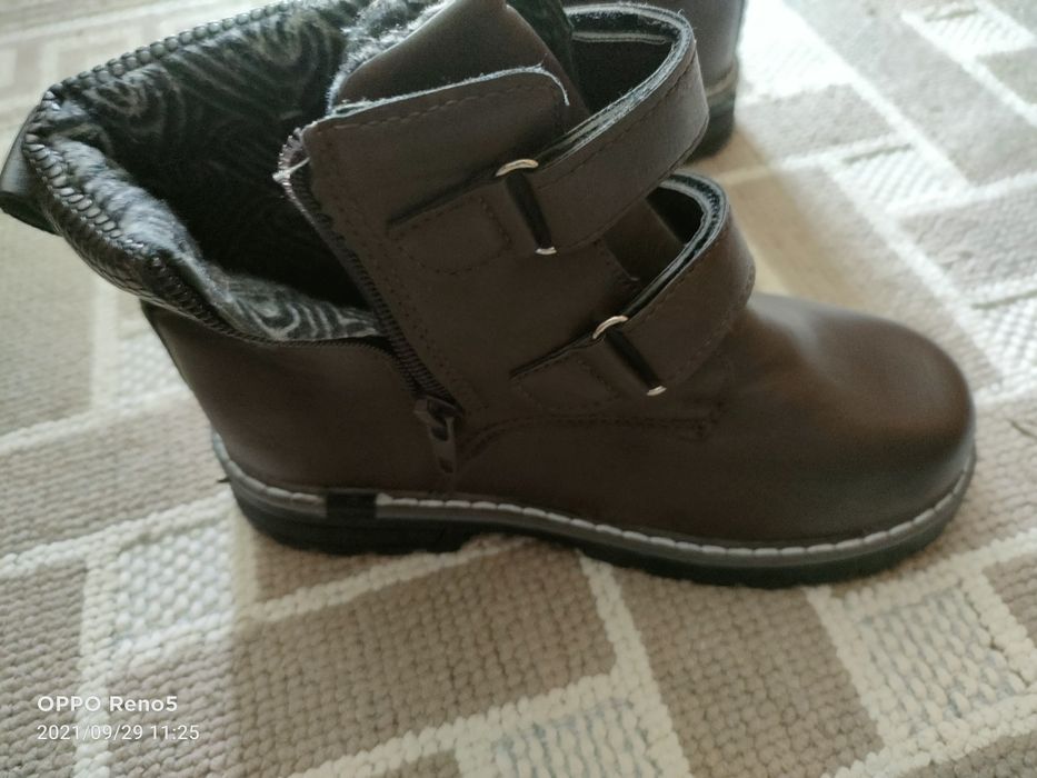 Продам детские ботинки . Новые