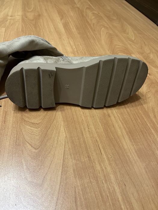 Чизми бежови велур