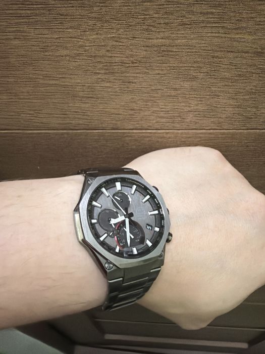 Продаю часы CASIO EQB-1100DC-1AER сталь