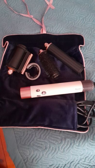 Продам срочно фен Dyson