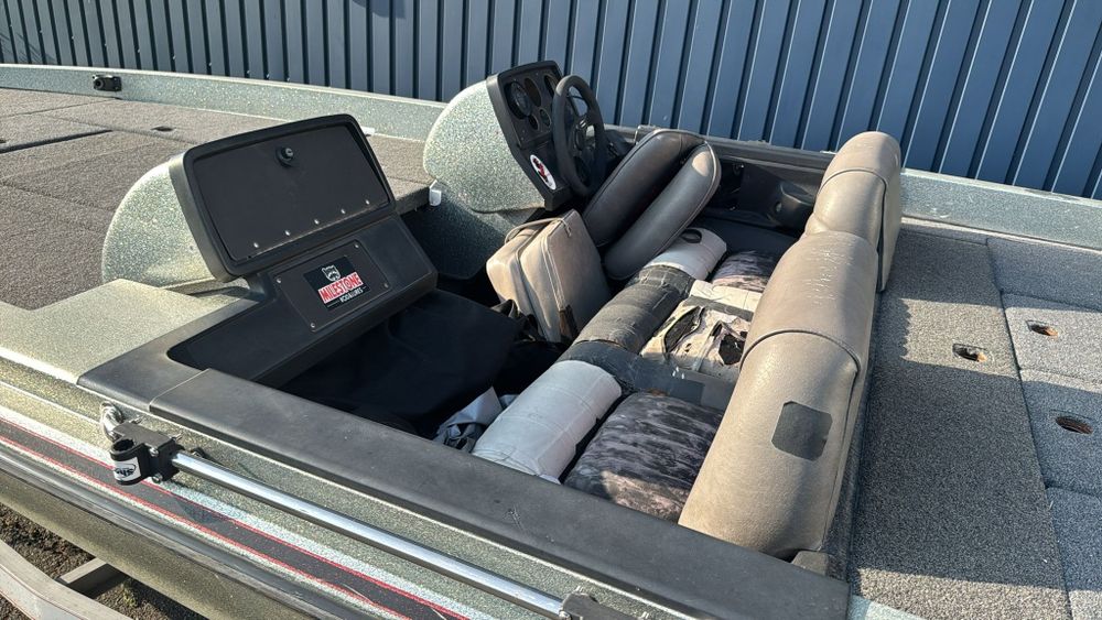 Лодка Ranger 492 vs