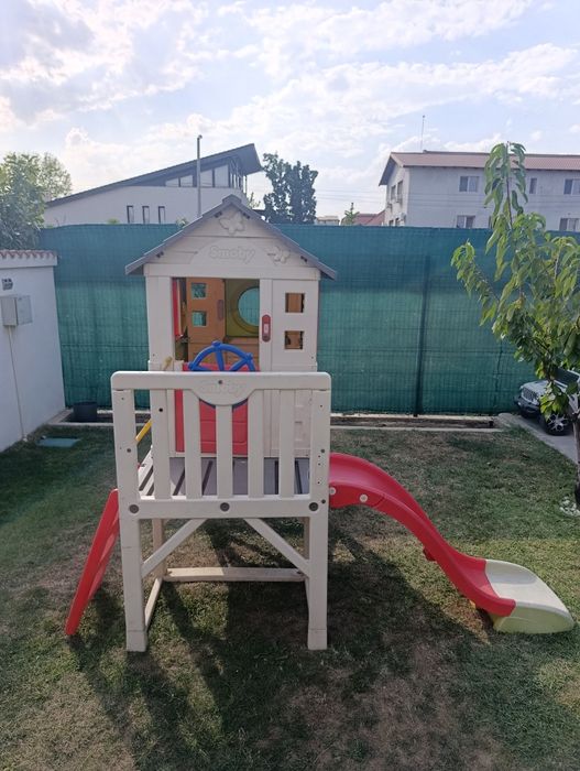 Căsuța smoby cu topogan cu apa