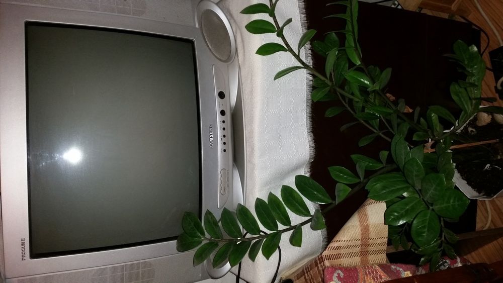 Продавам тв. Samsung
