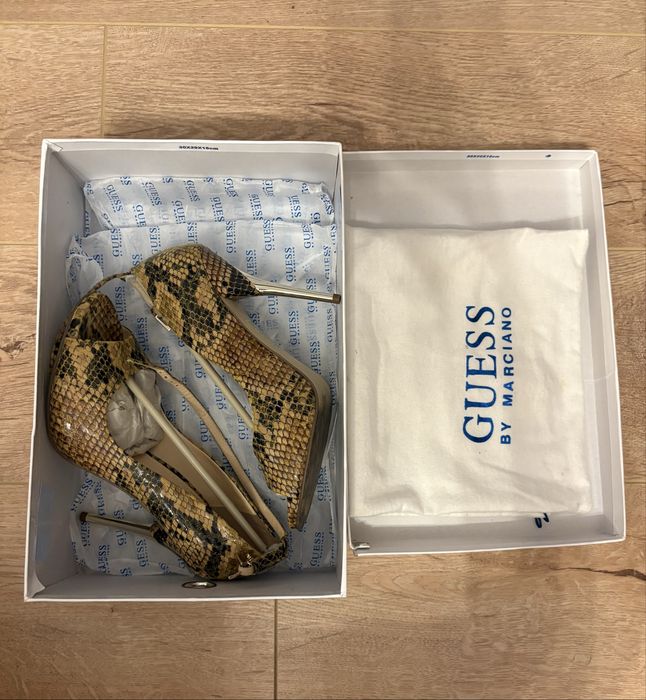 Vand sandale originale GUESS BY MARCIANO.