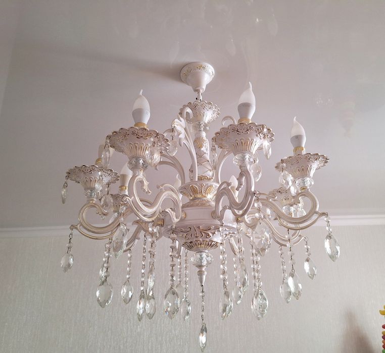 Продам коассическую люстру