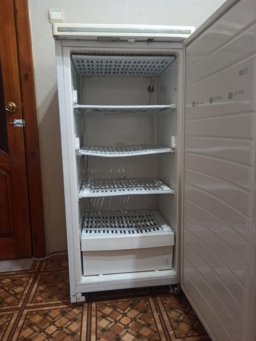 Вертикальная морозильная камера