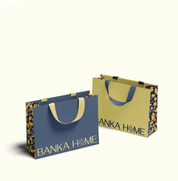 Гул учун подарочный пакетлар.  Бренд номи езилган  бумажный пакетлар