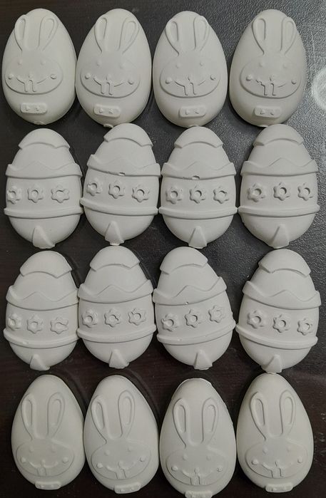 Великденски фигурки. Цена от 0.30 ст до 2.50 за брой.