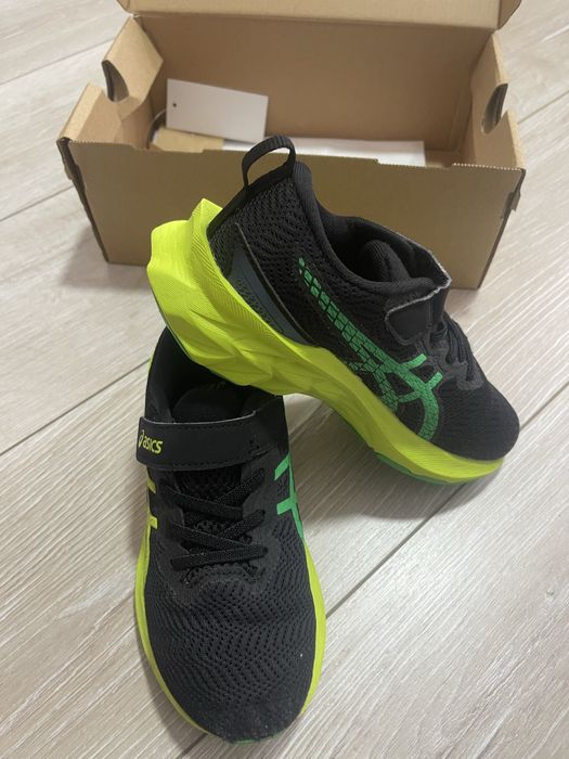 Маратонки asics 31.5