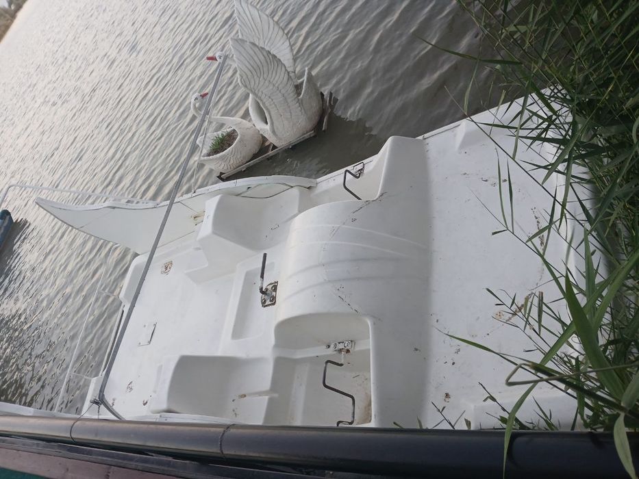 Lotka kema suvda suzish uchun