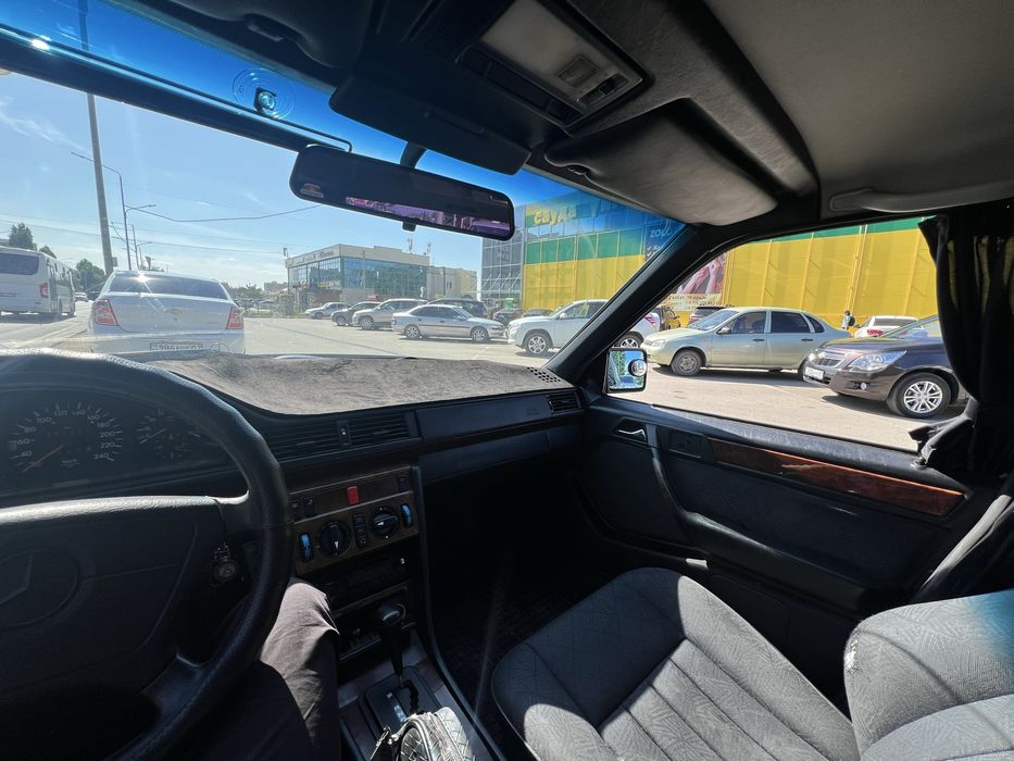 Мерседес бенц Е300 124