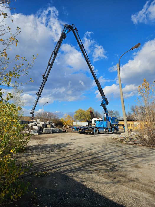 Камион с кран. Транспортни и товаро-разтоварни услуги.