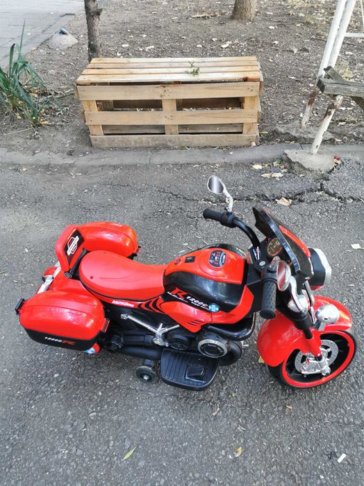 Червен акумулаторен мотор Motocross 1200CR 12V