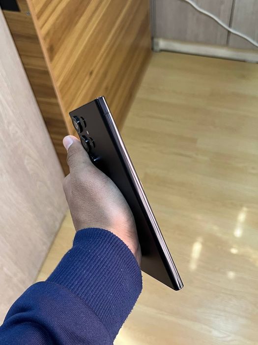 Samsung galaxy s23 ultra 5G 12/256gb holati yaxshi