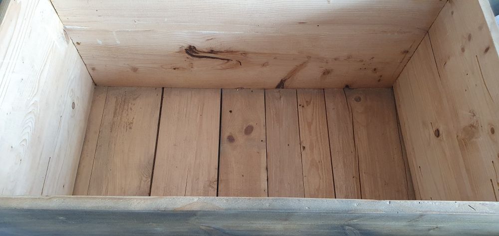 Продавам скрин сандък