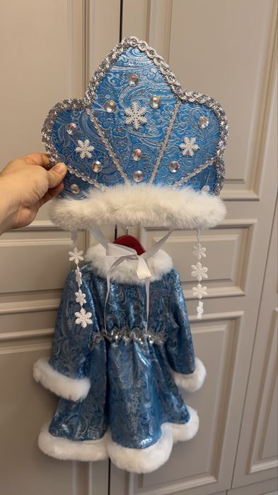 Продам костюм снигурочкий