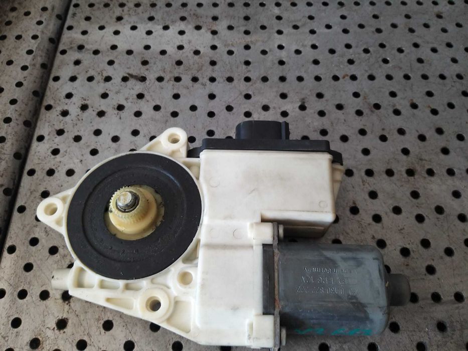 Motoras macara dreapta fata bmw x3 e83 0130822222 69259641 s007083006