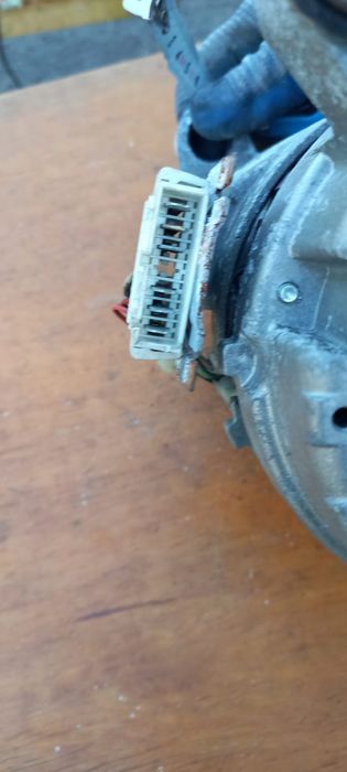 Продам электродвигатель на стиральную машинку Indrsit