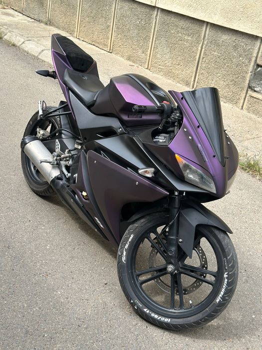 Yamaha yzf r125 purple black