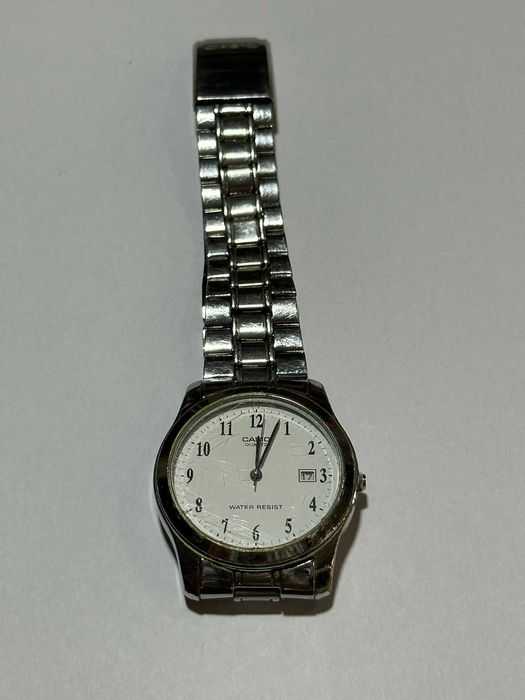 Продавам часовник Casio MTP-1141