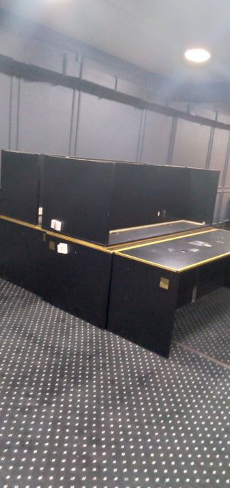 Мебель сталы и телевизор