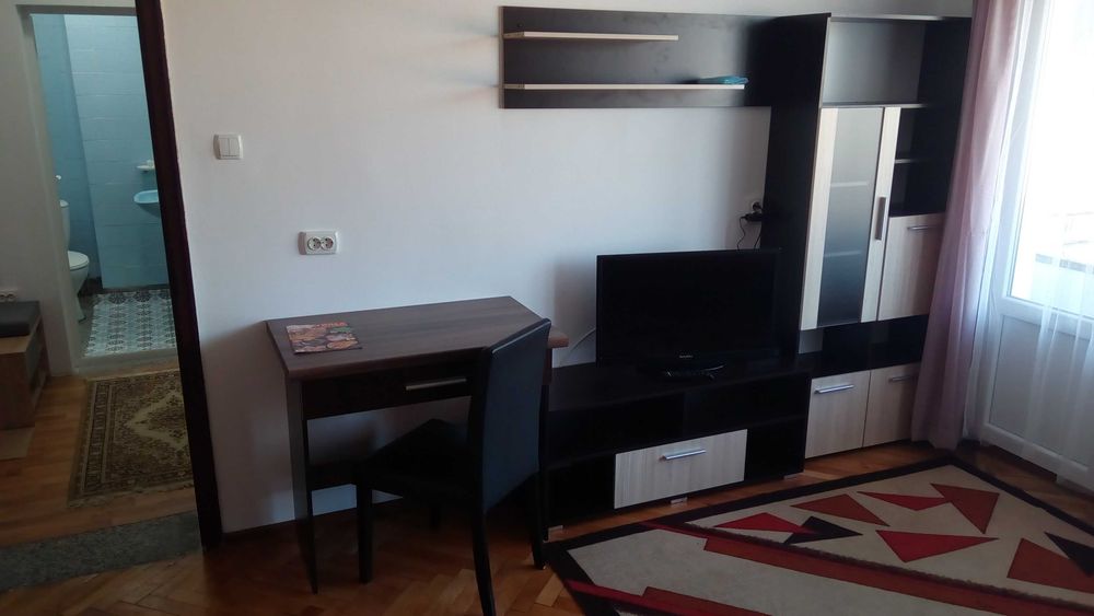 Дава се под наем Едностаен апартамент в Враца, Център - 36 кв.м за 239.7 € - Снимка #3