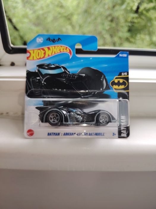 Продам Hotweels  Batman:ARKHAM ASYLUM Batmobile